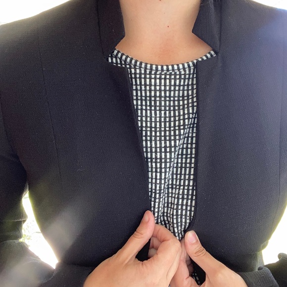 ONLY- Fully Lined Crepe Blazer - Picture 4 of 10